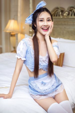 被黑人扒开双腿猛进入