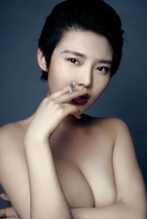 孙艺珍外出