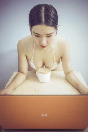 电影色欲迷墙