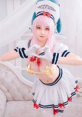 关秀媚三级露全乳视频在